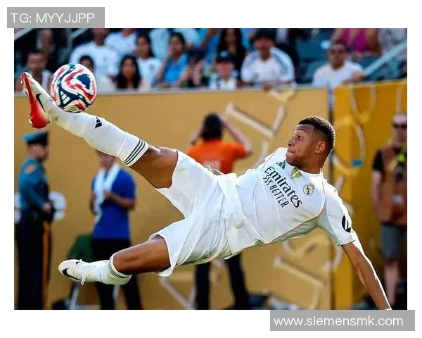 足球明星遭女友背叛情感危机引发媒体热议与球迷关注